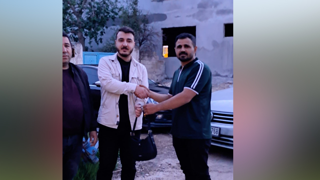 Şanlıurfa'da esnaf, para ve ziynet dolu çantayı sahibine teslim etti