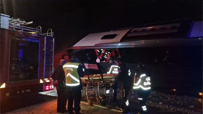 Çorum'da vatandaşları taşıyan otobüs yan yattı: 23 yaralı