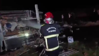 Şanlıurfa'da ev eşyası yüklü kamyonette çıkan yangın söndürüldü