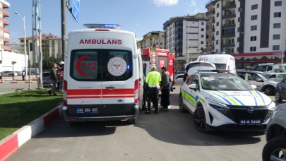 Malatya'da cip ile çarpışan otomobil ters döndü!