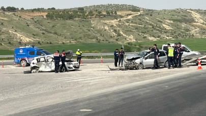 Adıyaman'da otomobiller çarpıştı: 1 ölü, 7 yaralı
