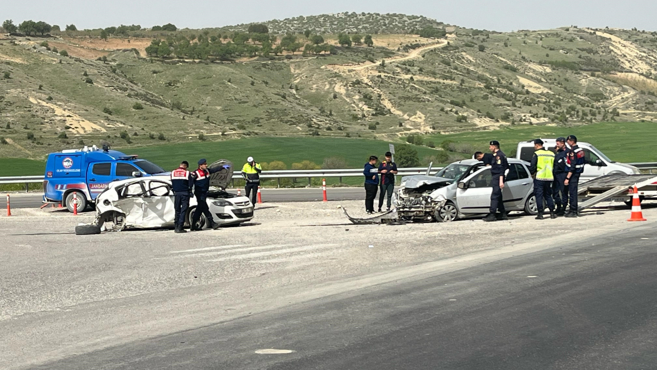 Adıyaman'da otomobiller çarpıştı: 1 ölü, 7 yaralı
