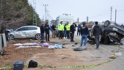 Kahramanmaraş'ta otomobil kağıt gibi ezildi: 3 ölü, 3 yaralı
