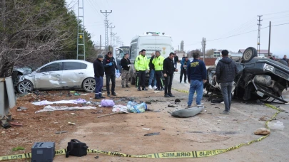 Kahramanmaraş'ta otomobil kağıt gibi ezildi: 3 ölü, 3 yaralı