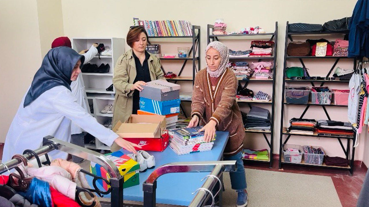 Şanlıurfalı öğrenciler, ihtiyaç sahibi akranları için 'Sevgi Mağazası' kurdu