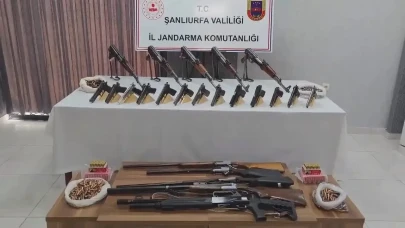 Viranşehir’de şok baskın: Silahlar yatakta, mermiler makinede
