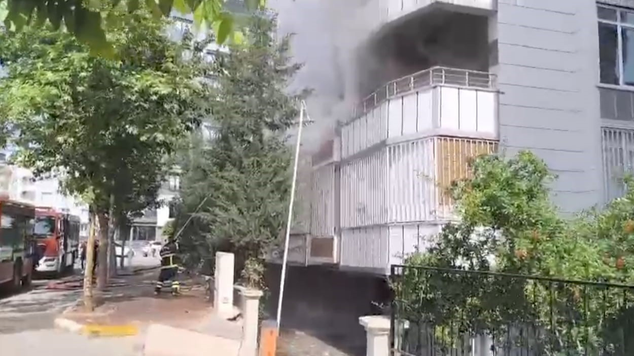 Şanlıurfa'da yangın nedeniyle apartmanda mahsur kalan 4 kişi kurtarıldı