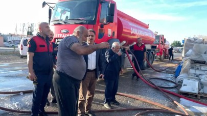 Şanlıurfa Haliliye’de su malzemeleri deposu alev aldı
