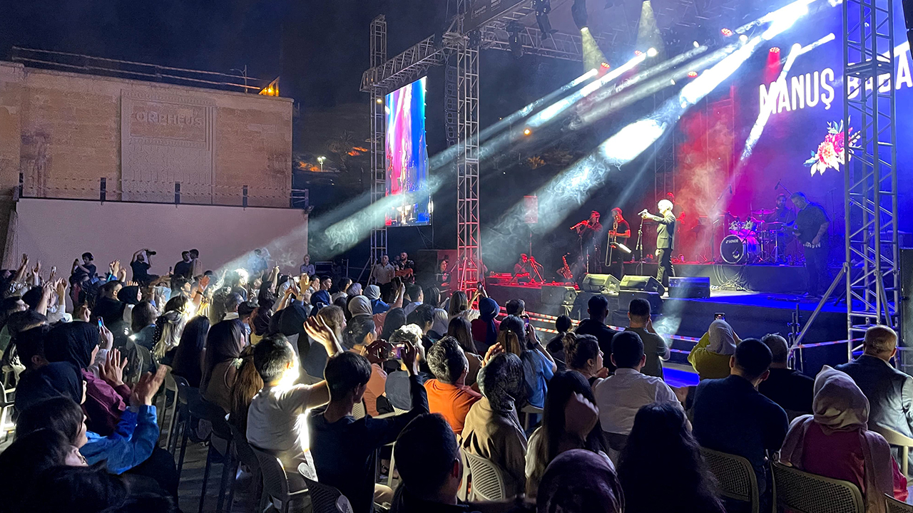 Manuş Baba Şanlıurfa’da hayranları ile buluştu