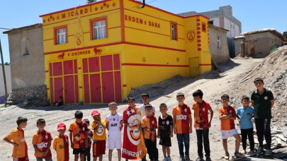 Diyarbakırlı Taraftar Evini Galatasaray’a Boyadı! Icardi ve Osimhen’e Övgü