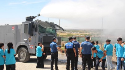 Ceylanpınar’da polis ve öğrenciler fidan dikti, TOMA Suladı!