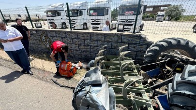 Birecik'te Film Gibi Kaza! Kültivatöre Takılan Araç Traktörü Takla Attırdı