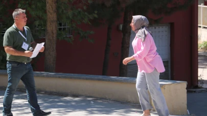 Şanlıurfa'da kimliğini unutan öğrenci önce ağladı, sonra bayıldı, son anda sınava yetişti