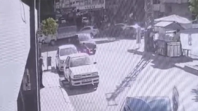 Şanlıurfa'da otomobilin çarptığı çocuk öldü! Kaza anı kameraya yansıdı