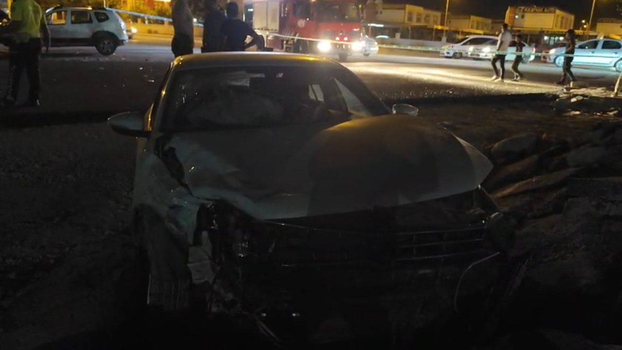 Şanlıurfa'da 2 otomobil kafa kafaya çarpıştı: 5 yaralı