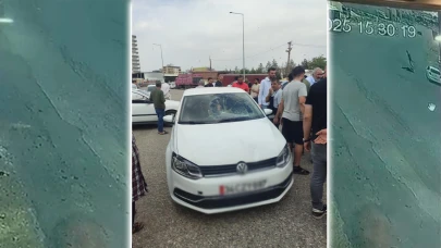 Siverek'te otomobilin yayalara çarptı!  O anlar  kamerada