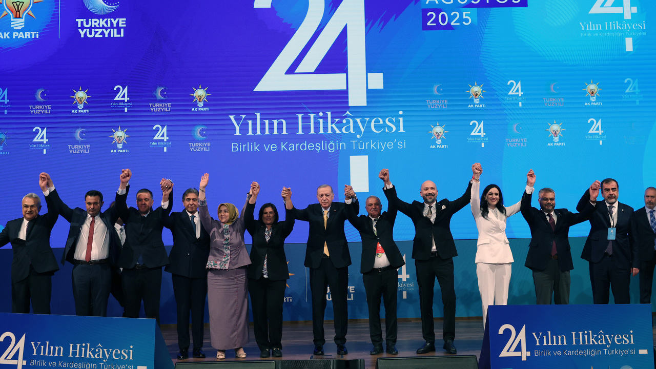 9 belediye başkanı AK Parti'ye katıldı: İşte o isimler ve partileri...
