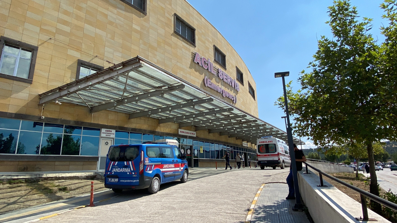 Çocukların da olduğu iki grup arasında bıçaklı kavga: 1&#039;i ağır 2 yaralı