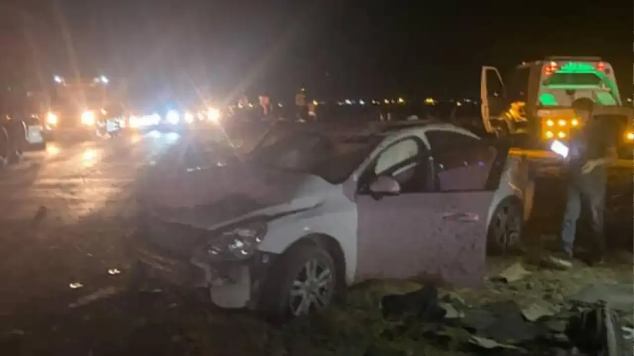 Hilvan&#039;da takla atan otomobilde 3 kişi yaralandı