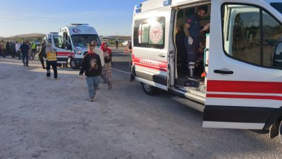 Şanlıurfa'da tarım işçilerini taşıyan minibüs devrildi: 20 yaralı