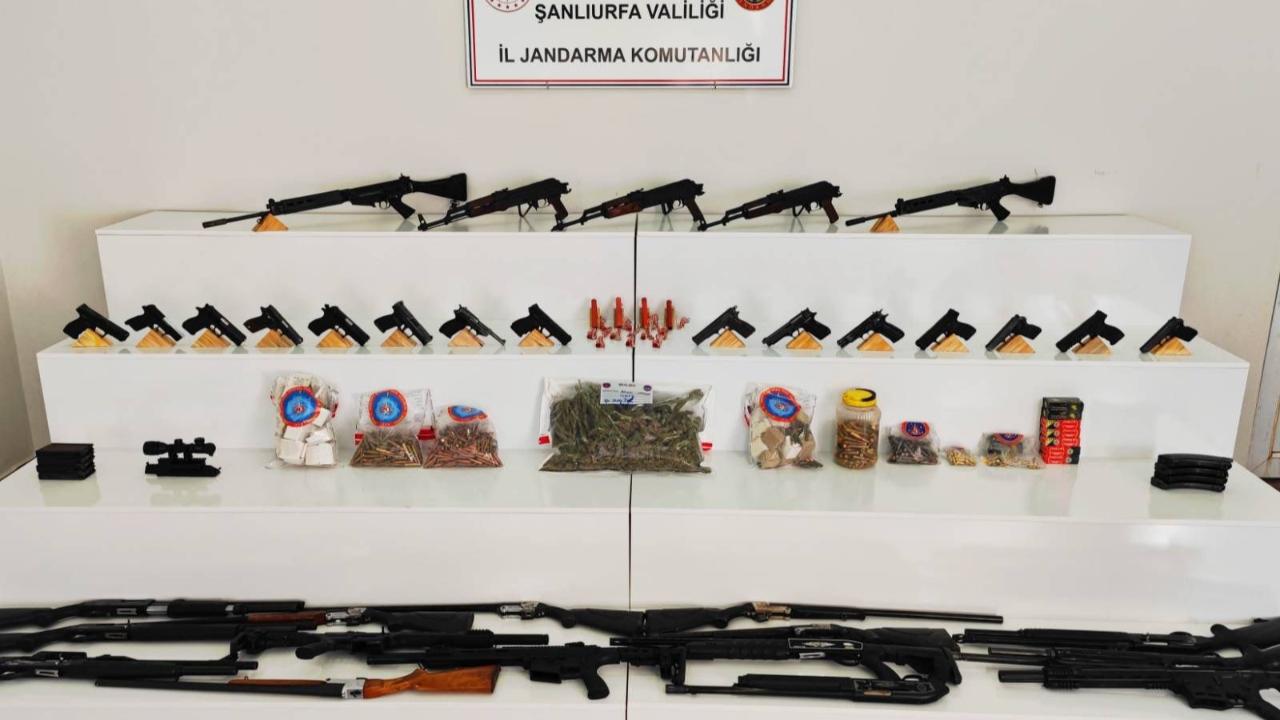 Mısır tarlasında patlayıcı madde ve silahlar ele geçirildi: 9 gözaltı