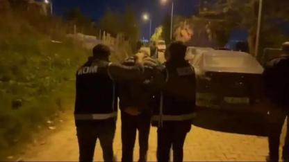 40 yıl hapisle aranıyordu, gardıropta yakalandı!