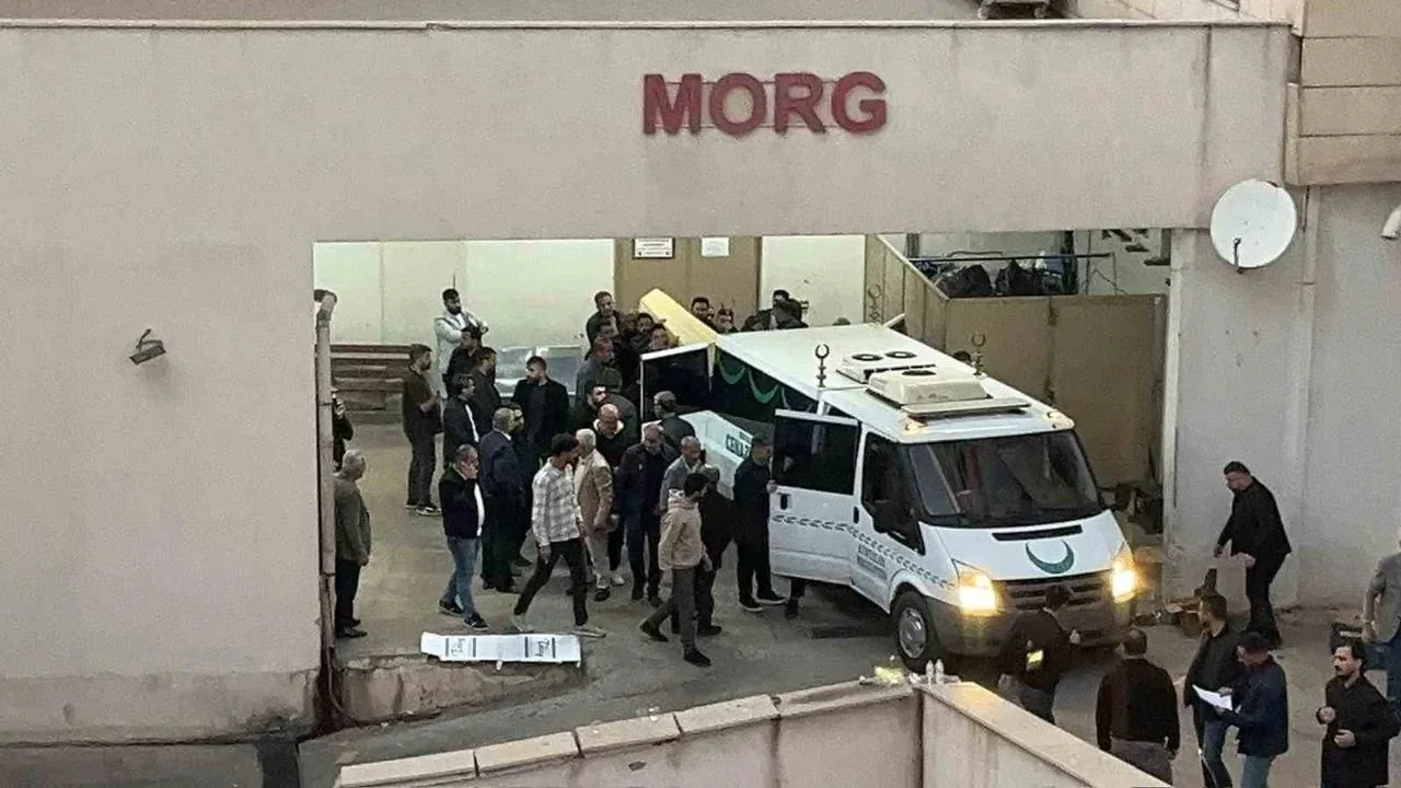 İki çocuk annesi kadın evinde bıçaklanmış halde ölü bulundu