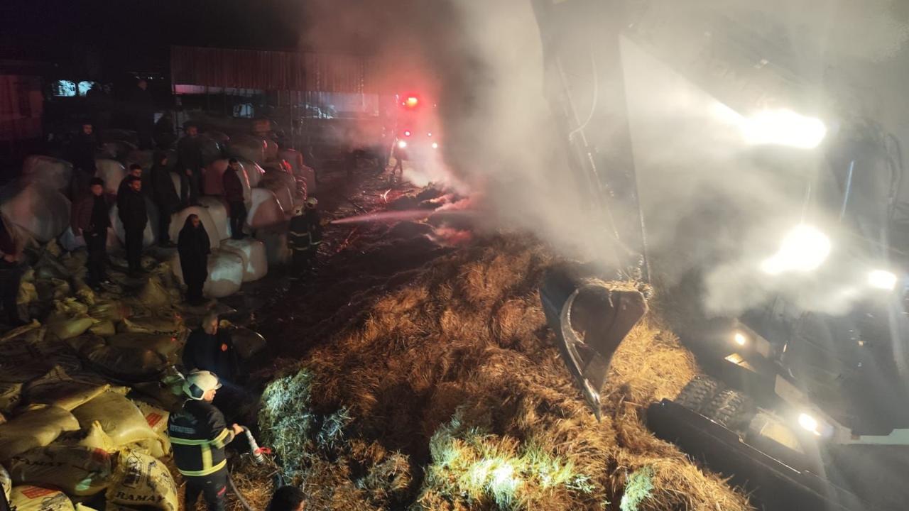 Samanlıkta çıkan yangın bitişikteki ağıla sıçramadan söndürüldü