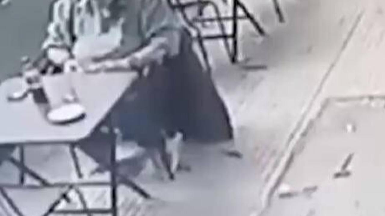 Kafede oturan adam ölümle burun buruna geldi