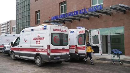 Niğde'de iki otomobil çarpıştı: 6 yaralı