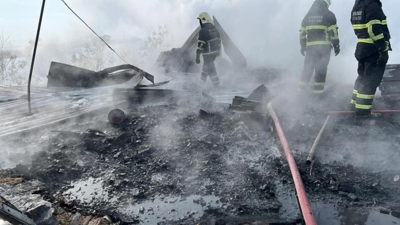 Okulda yangın paniği! Sobadan çatıya kıvılcım sıçradı