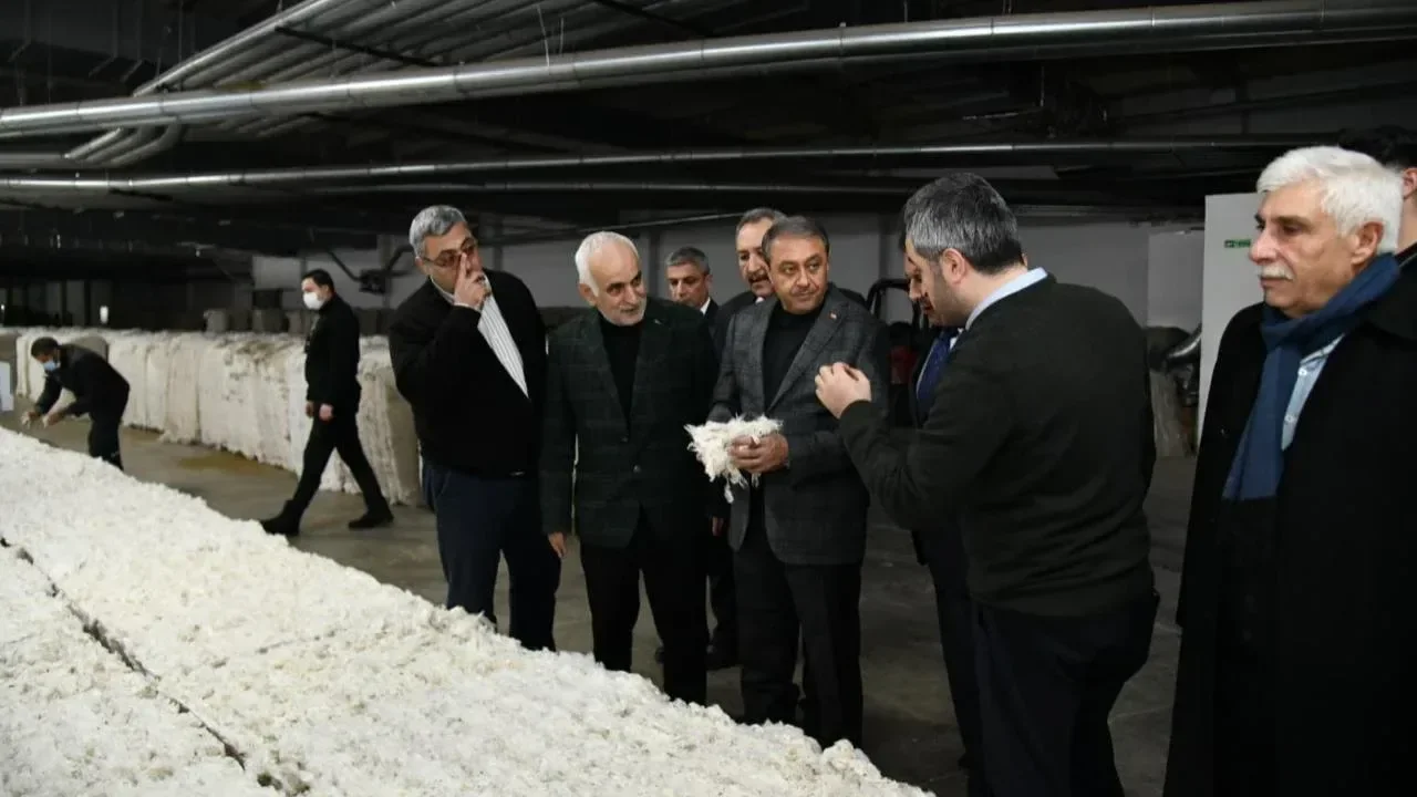 Vali Şıldak, hasar gören fabrikalarda incelemelerde bulundu