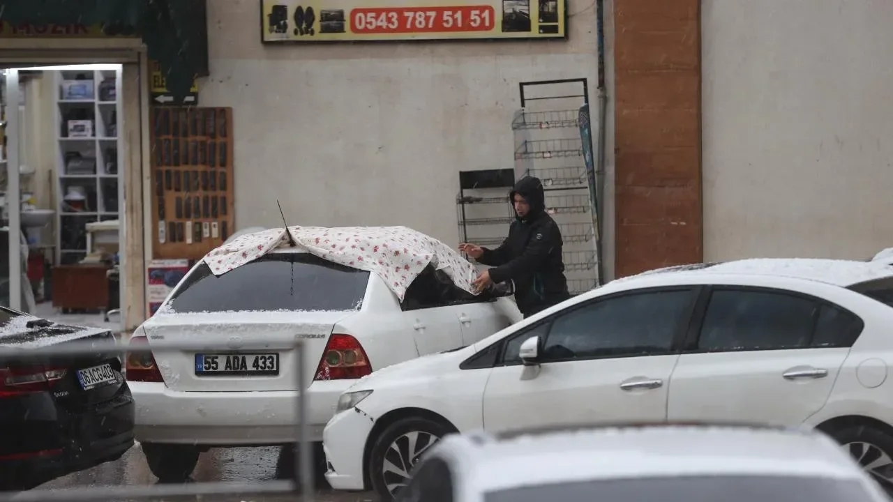 Şanlıurfa’da sağanak ve dolu hayatı felç etti