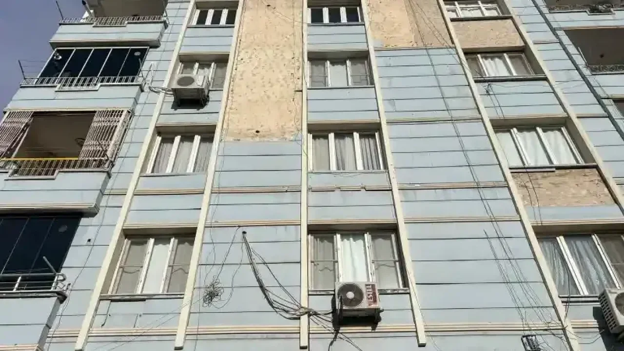 Beton parçaları hastanelik etti