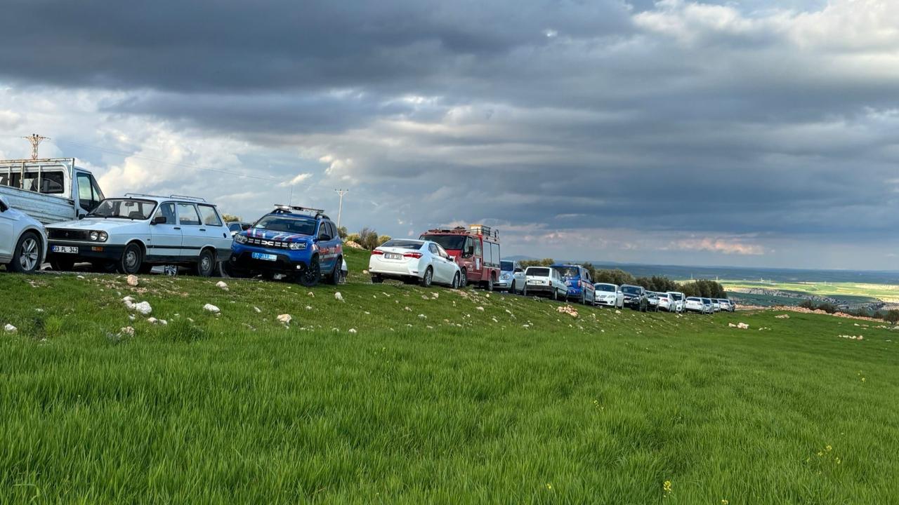 Devrilen traktörün sürücüsü hayatını kaybetti