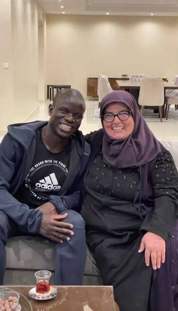 Fenerbahçe'nin yeni transferi N'Golo Kante ile samimiyeti gündem olan Hatun teyze konuştu